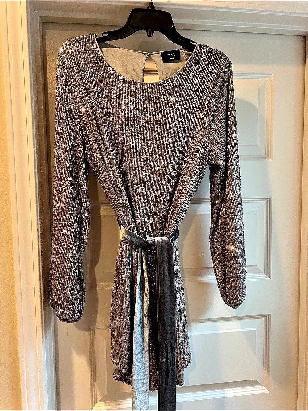 VICI Sequin Mini Dress in Gray & Silver Size Large Like New
